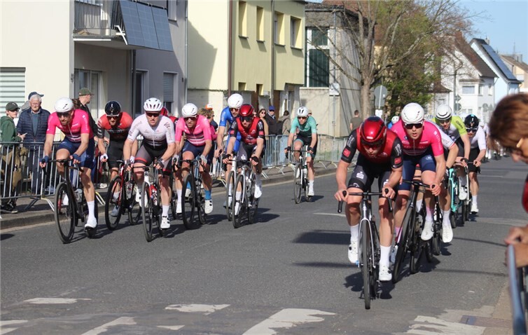 Janek Heming siegt beim Großen Osterpreis