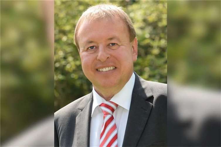 Vorläufiges Ermittlungsergebnis im Disziplinarverfahren gegen Landrat a.D. Dr. Jürgen Pföhler bekannt gegeben: „gravierend gegen beamtenrechtliche Pflichten verstoßen“  