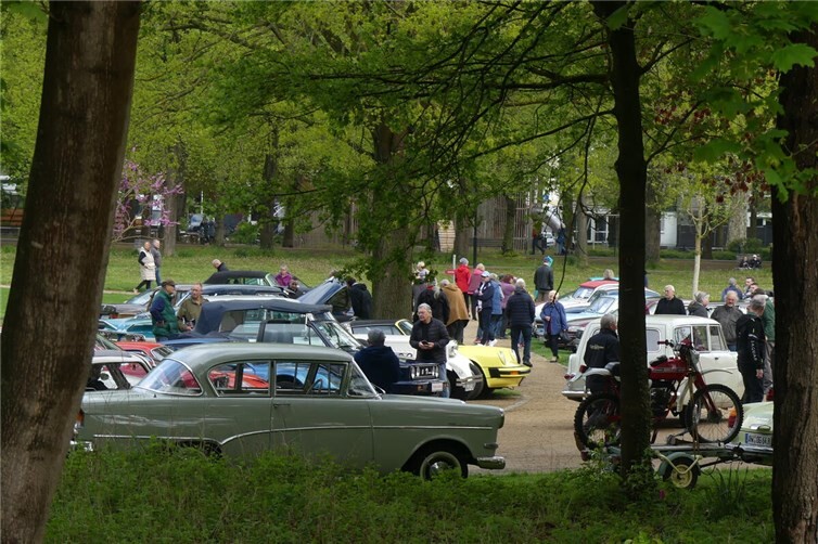 Oldtimer- und Youngtimer-Rendezvous im Dahliengarten Bad Neuenahr