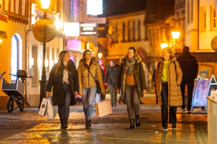 Winterzauber und Lichterglanz beim Shopping-Genuss-Abend