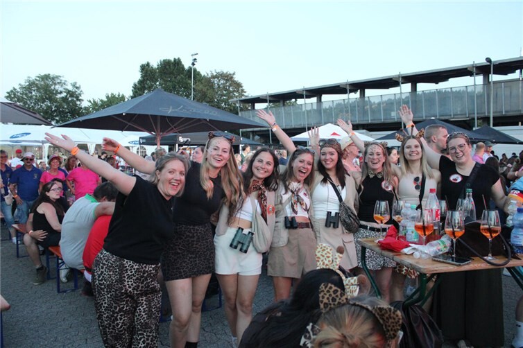 Über 1.500 Besucher feiern „Typisch Kölsch“ am Apollinarisstadion