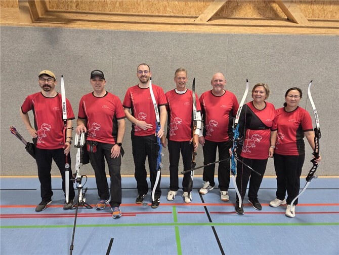 Vier Einzeltitel und Mannschaftsgold für Bogensportler