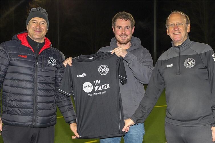 Neue Trikots für die D1-Juniorinnen