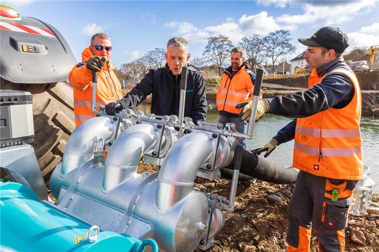 Leistungsfähige Notfallpumpe übergeben