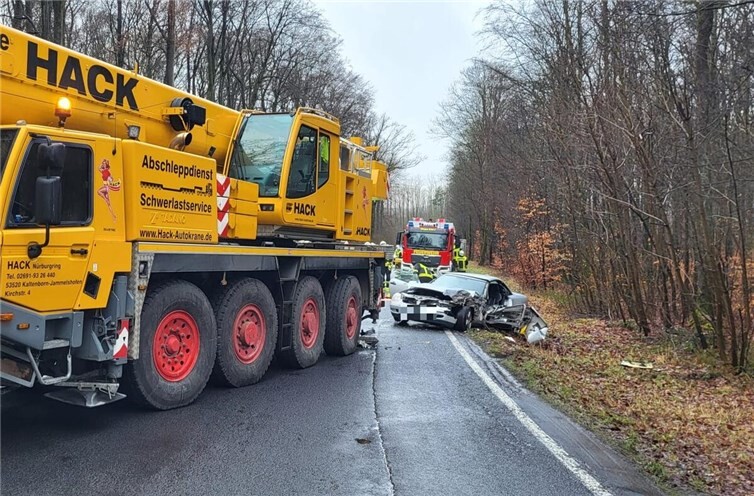 11.02.: Auto kollidiert mit tonnenschweren Mobilkran