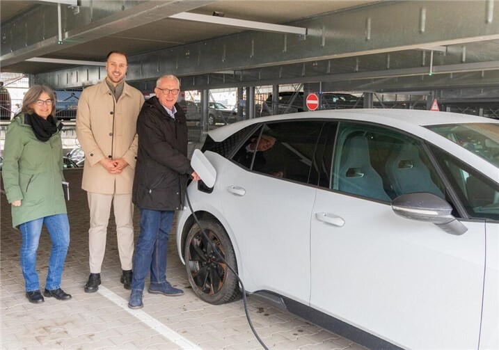 Zentrum-Parkhaus Moses: E-Ladesäulen in Betrieb genommen
