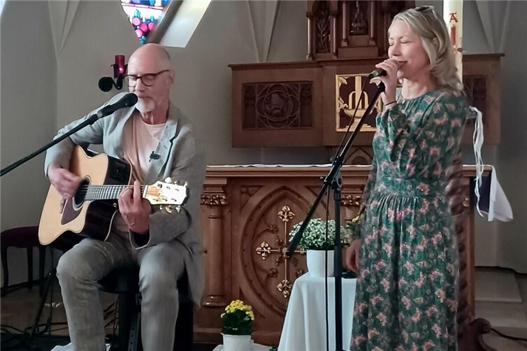 Stephan Maria Glöckner begeistert in Bachem mit Benefizkonzert für neue Orgel