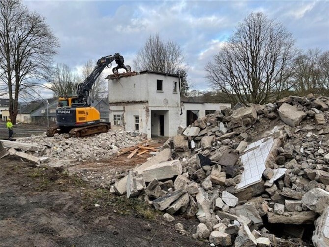 Bad Bodendorf: Bagger reißen Thermalbad ab