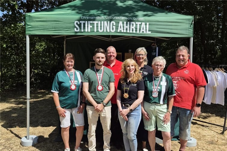 KG Bunte Kuh Walporzheim beim Sommerfest der Stiftung Ahrtal in Schalkenbach