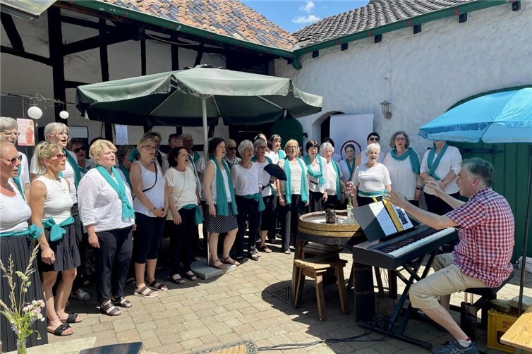 Chorgesang & HofGenuss in Lantershofen bringt Generationen zusammen