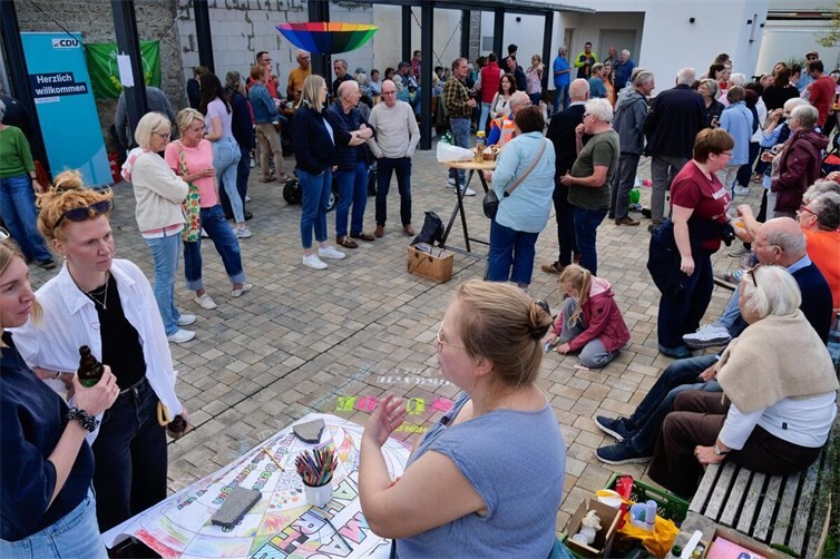 Dernau feiert Demokratie, Vielfalt und Zusammenhalt auf Dorfplatz
