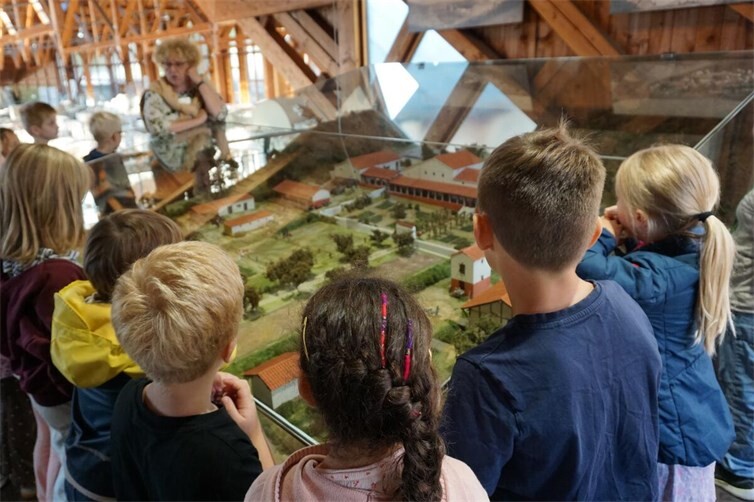 OKUJA-Ferienfreizeit besuchte Roemervilla in Bad Neuenahr-Ahrweiler