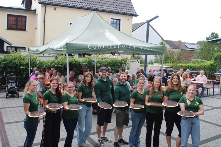 Junggesellen bewahren Tradition beim Maubichfest