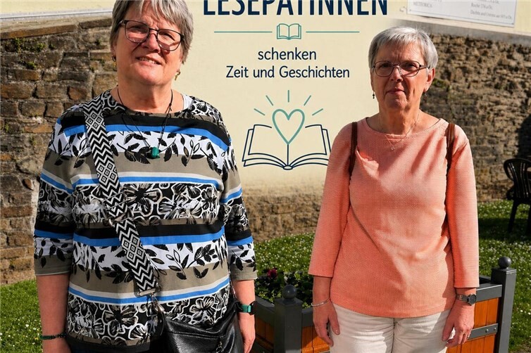 Lesepatinnen fördern Kinder mit Vorlesestunden