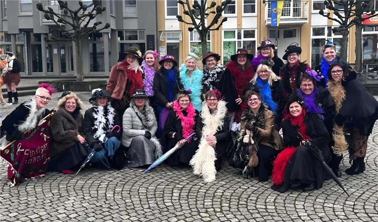 Sinziger Möhnen mit Sonne im Herzen