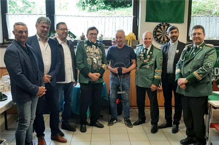 Königsschießen in Königsfeld mit großzügiger Königskettenspende und Bürgervogel