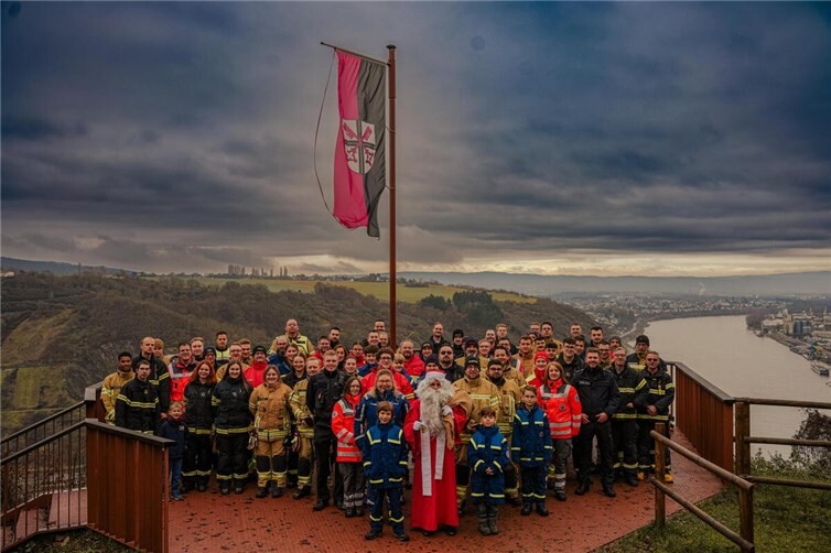 24.12.: Andernach: Die Blaulicht-Familie wünscht frohe Weihnachten