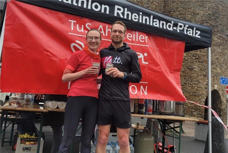Franziska Schneider und Dominik Welzel siegen beim Ahruferlauf