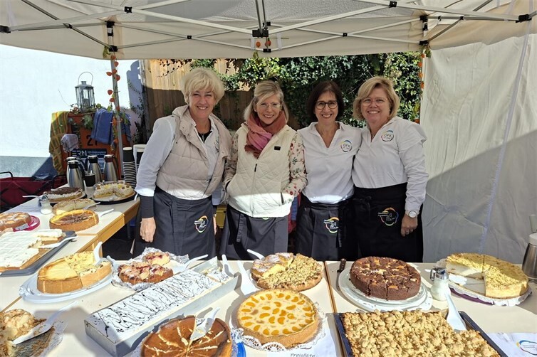 OFK-Kuchenverkauf begeistert Besucher der St.Viktor-Kirmes in Oberbreisig