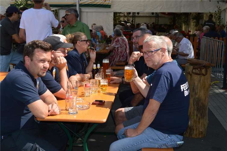 Oberwinterer Junggesellenverein legte sich wieder mächtig ins Zeug, um die vielen Gäste mit Musik, Kulinarik und Unterhaltung zu erfreuen 