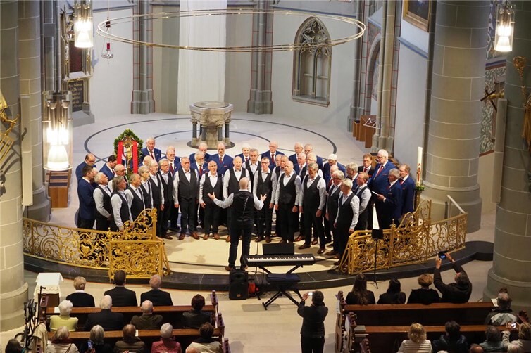 Männerchor Bachem und Partnerchor „Het Volgende Punt“ luden zum Benefizkonzert in St. Laurentius