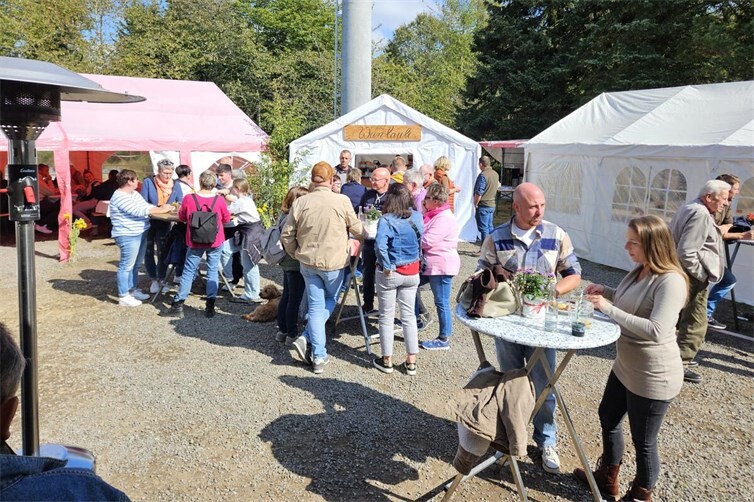 Dorffest in Krälingen mit Dorfoldtimertreffen und Festessen