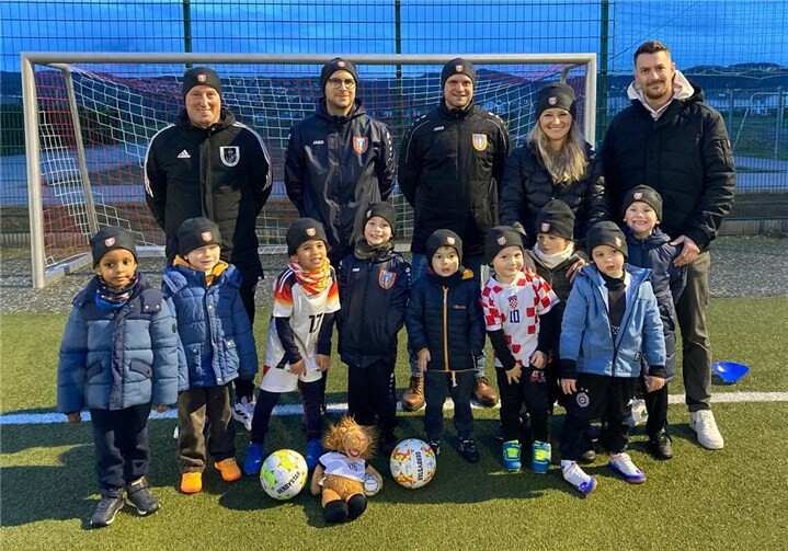 Neue Fleece-Mützen dank großzügigem Sponsoring