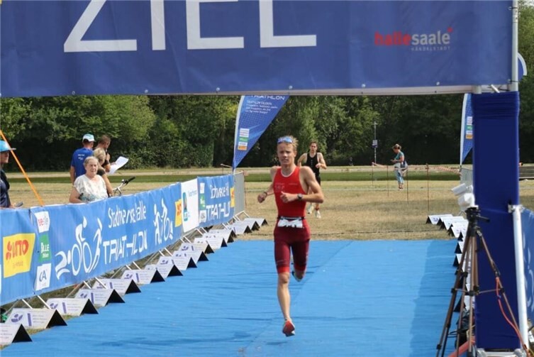 Jonas Löcher gewinnt Deutschen Meistertitel Swim & Run in Halle/Saale