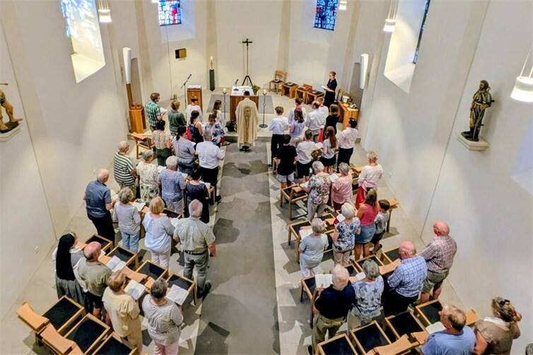 Besondere Kräutersegnung und erste Firmung in Walporzheim Kapelle St. Josef