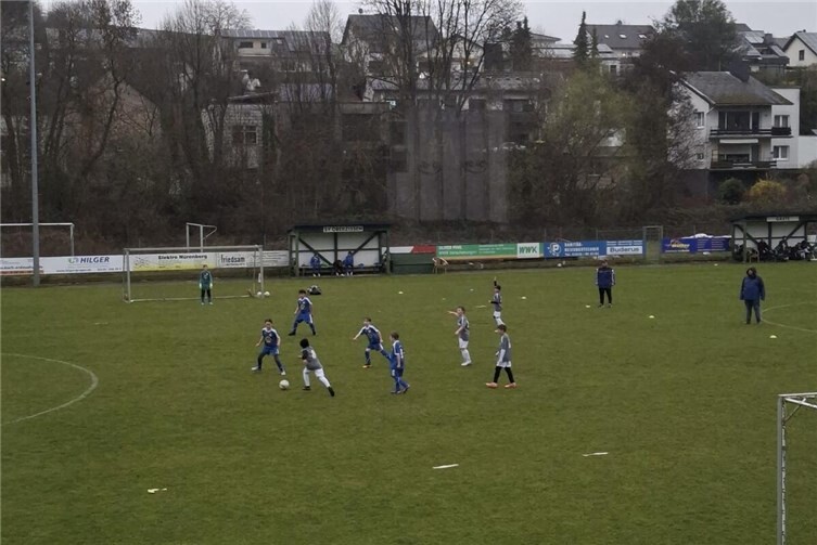 E2-Jugend der JSG Bachem/Walporzheim siegt deutlich in Niederzissen bei Dauerregen