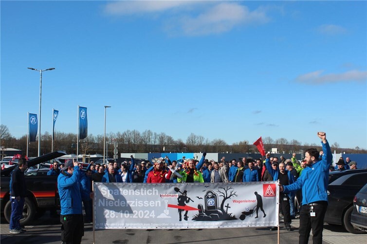 ZF Belegschaft zeigt Kante: Emotionaler Autokorso