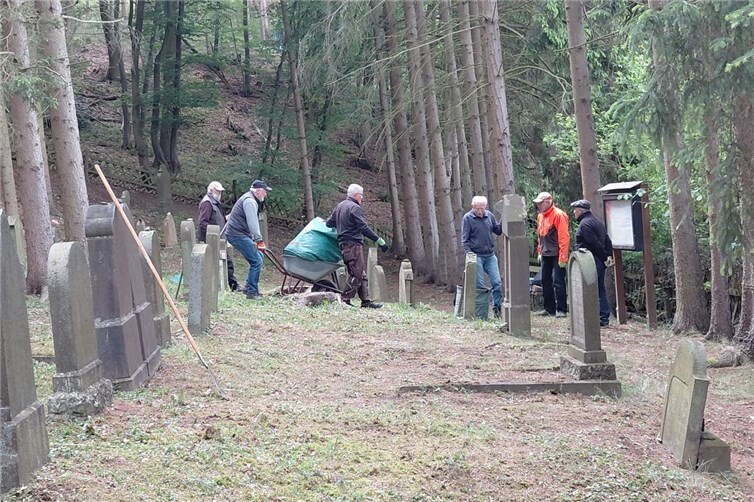 Jüdischer Friedhof: Frühjahrspflege durch Kultur- und Heimatverein