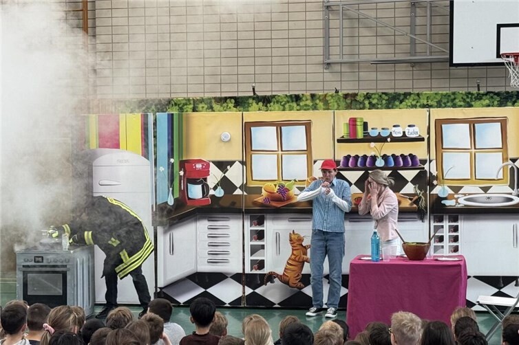 Brandschutztheater an der Lindenschule auf