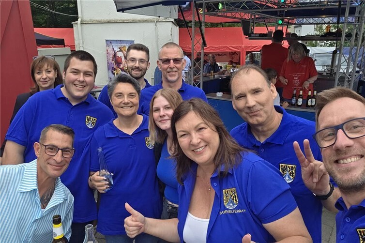KG Blau-Weiss Neuenahrer Schinnebröder feiern Sommerfest in Walporzheim