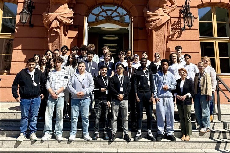 Neuntklässler der Barbarossaschule Sinzig im Landtag Rheinland-Pfalz in Mainz