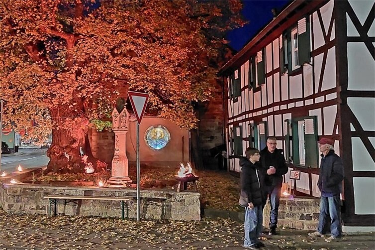 Laternenschmuck und Genuss in Hemmessen