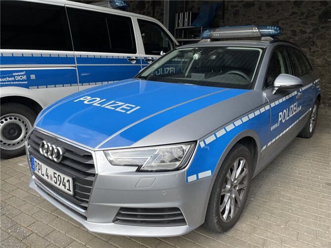 30.12.: Kreis Neuwied: Unbekannte setzen Kleidercontainer mit Böllern in Brand