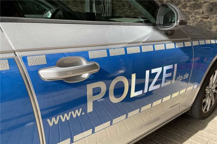 03.07.: Junge Fahrerin kollidiert mit PKW 