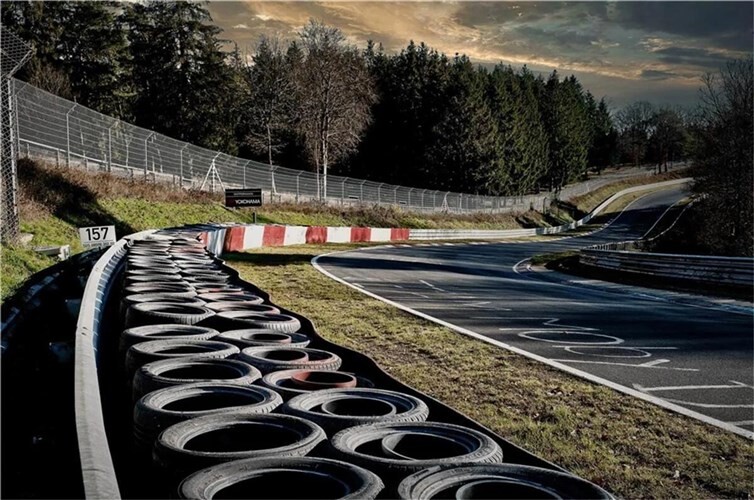 07.08.: Nürburgring: Zwei Schwerverletzte nach schwerem Unfall auf der Nordschleife