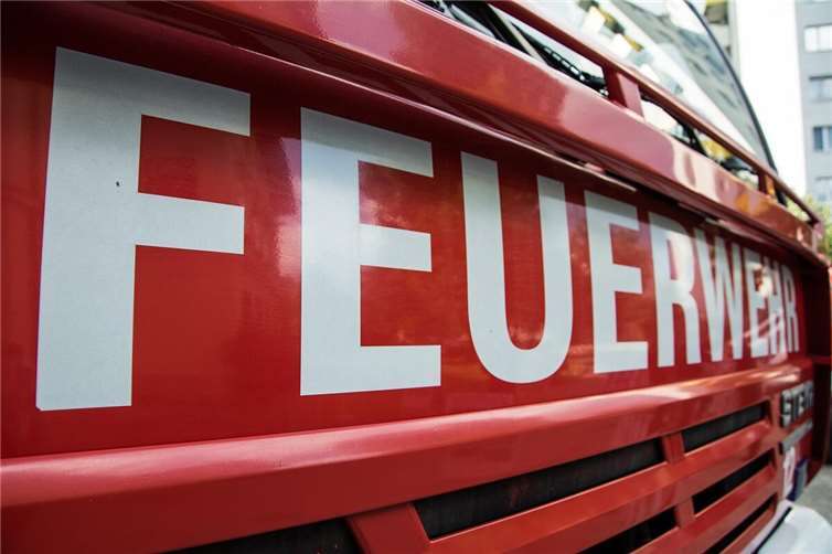 VG Rengsdorf-Waldbreitbach: Feuerwehr rettet verunglückten Radfahrer aus unwegsamem Gelände 