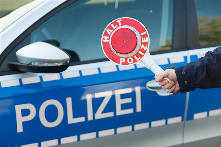 06.01.: Euskirchen: 62-Jährige nach Auto-Kollision verletzt
