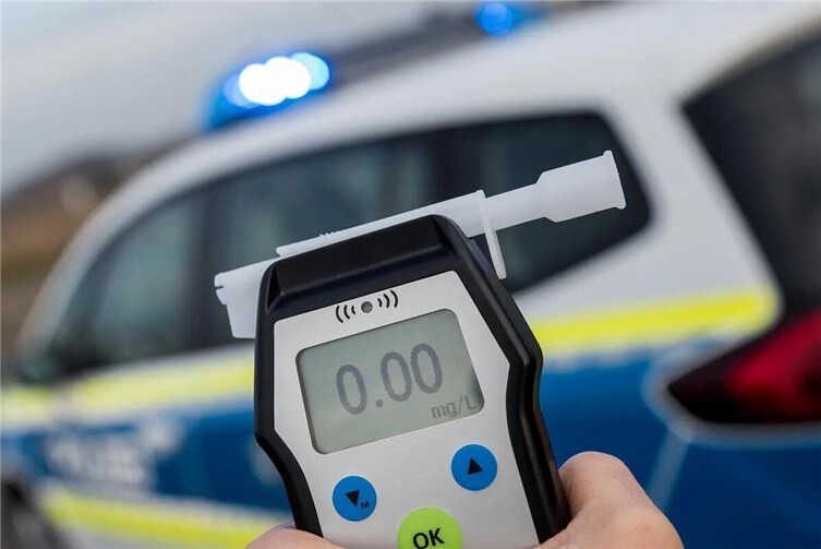 02.02.: 2,24 Promille und kaum bekleidet: Mann in Gewahrsam genommen