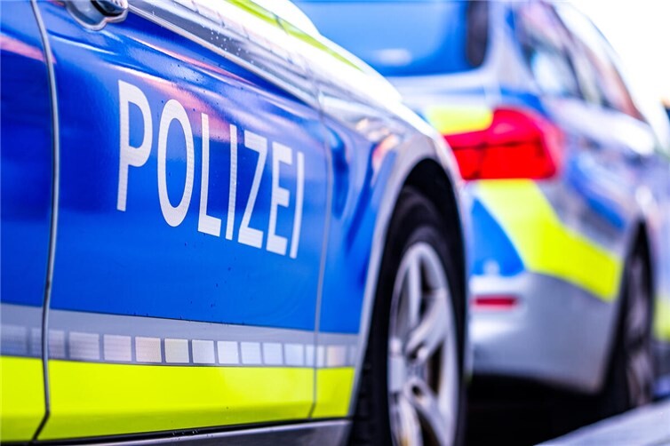 21.01.: Plötzlicher Spurwechsel verursacht Kollision mit Verkehrsschild
