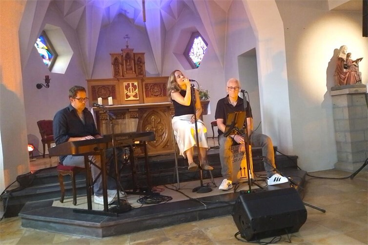 Trio Giesen/Schoenmackers begeistert mit Gesang in Bachem