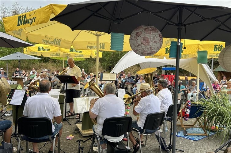 Erfolgreiches Klappstuhl-Konzert der Vischeltaler in Freisheim begeistert Publikum