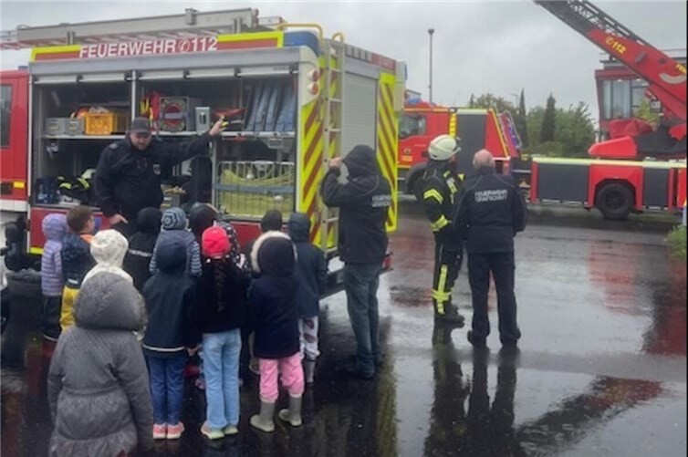Freiwillige Feuerwehr in Grafschaft und Ahrweiler besucht Kitas St. Pius