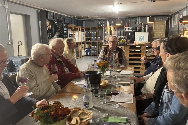Weinbruderschaft Ahr besucht Weingut Burggarten in Heppingen mit acht Weinen
