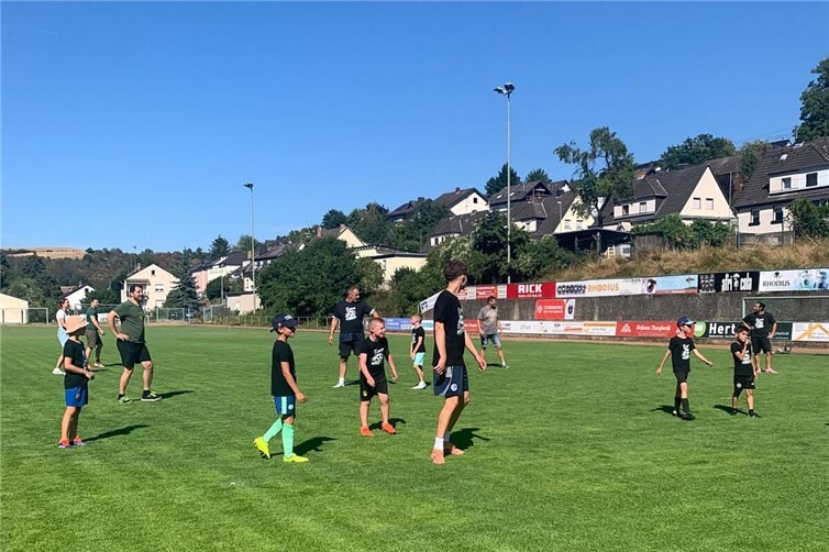 SpVgg Burgbrohl F-Jugend feiert erfolgreichen Saisonabschluss mit Turnier und Vito Junior Cup