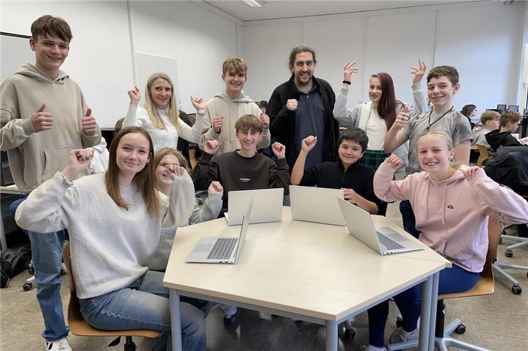 30 neue Laptops für Schülerinnen und Schüler